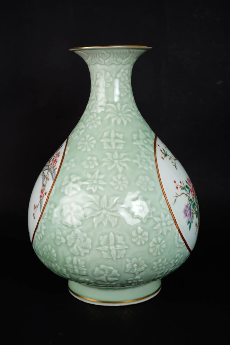 【後】FE014 清乾隆青磁色絵花瓶　古美術 骨董品 古玩 時代物 古道具 中国美術品 朝鮮美術品 日本美術品_画像3