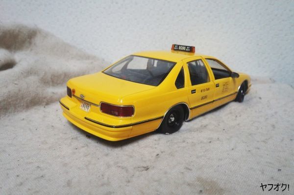 UT シボレー CAPRICE 1/18 ミニカー カプリス 黄 タクシーの画像4