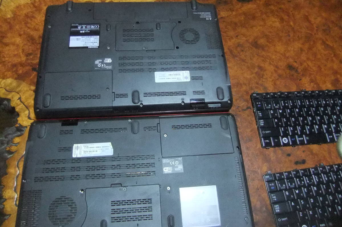 dynabook Qosmio T750/T8 ジャンク２台 赤・青 キーボード壊れてます_画像2