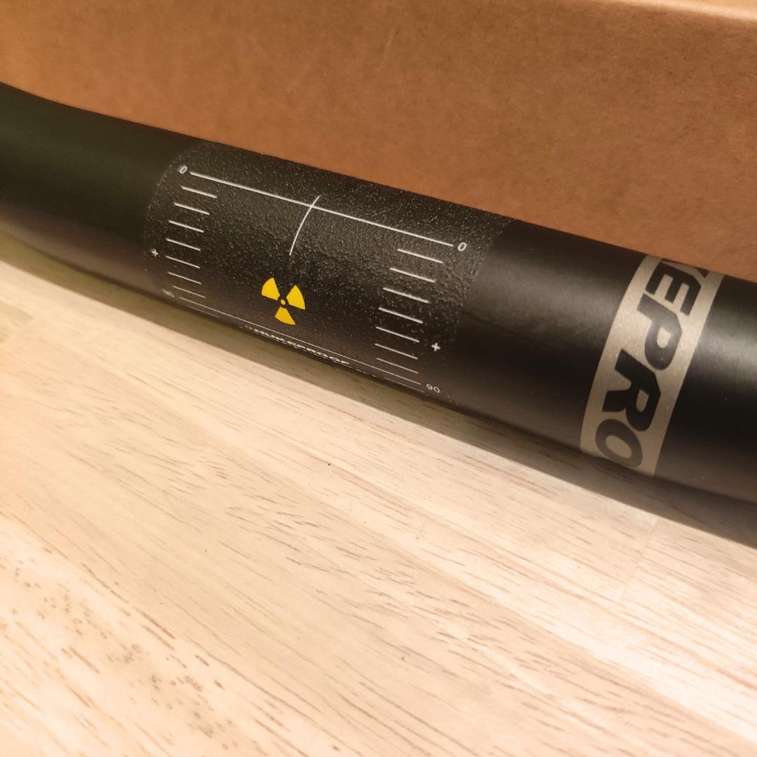 Nukeproof Horizon カーボンハンドルバー800×12㎜ 31 8 MTBは Nukeproof Horizon カーボンハンドルバー800×12㎜ 31 8 MTBは