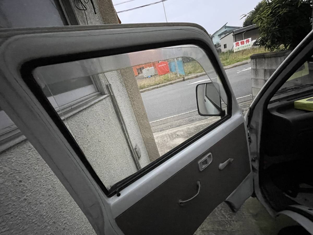 ダイハツ　ハイゼット4WD　平成3年登録　次回車検令和5年12月25日　_両方の窓ガラスが完全に閉まりません。