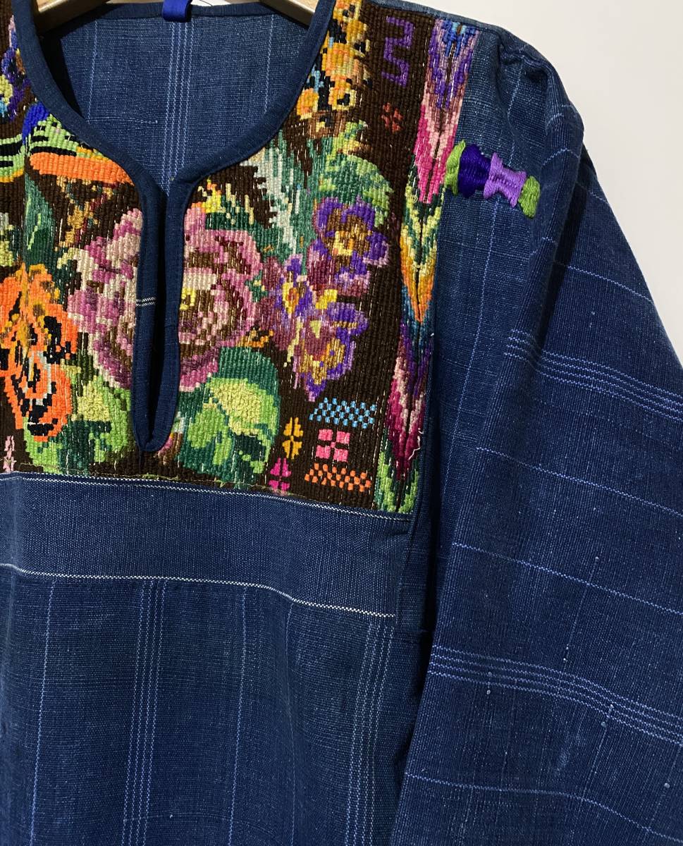 ● ヴィンテージ グアテマラ 刺繍 民族衣装 インディゴ 長袖 プルオーバー 藍染 エスニック 花 フラワー スリット ブラウス ゆったり_画像3