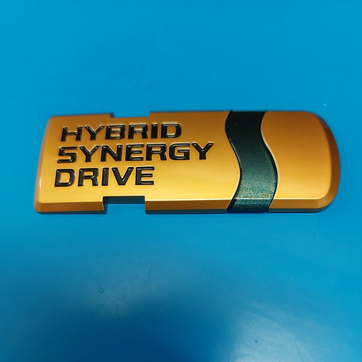 TOYOTA SAI HYBRID SYNERGY DRIVE GOLD EMBLEM トヨタ サイ ハイブリッド シナジー ドライブ ゴールドエンブレム VIP ビップ_画像2