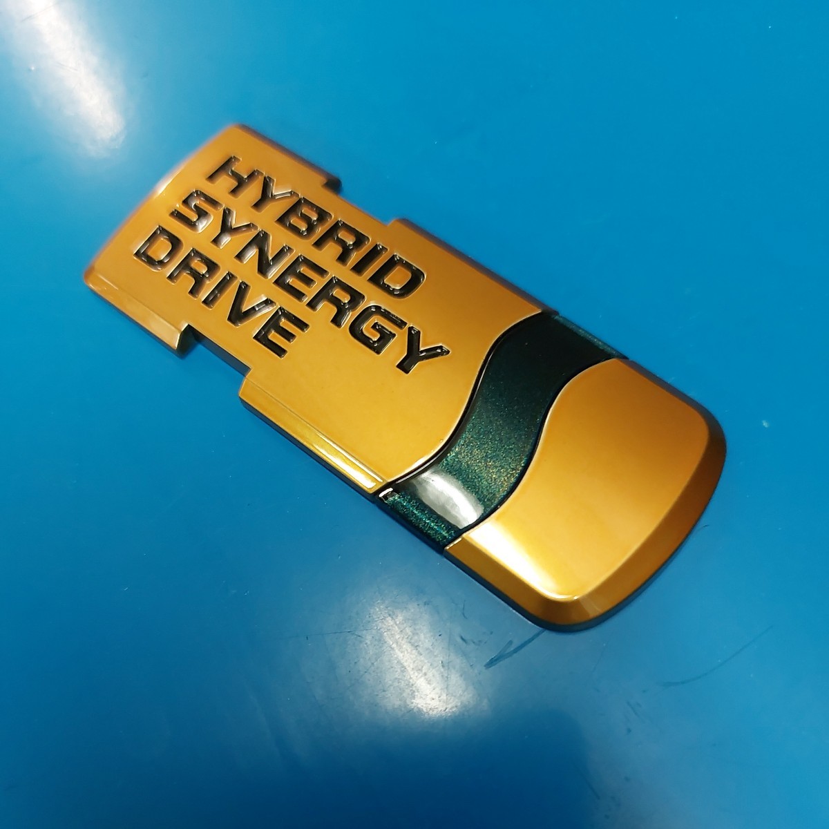 TOYOTA SAI HYBRID SYNERGY DRIVE GOLD EMBLEM トヨタ サイ ハイブリッド シナジー ドライブ ゴールドエンブレム VIP ビップ_画像3