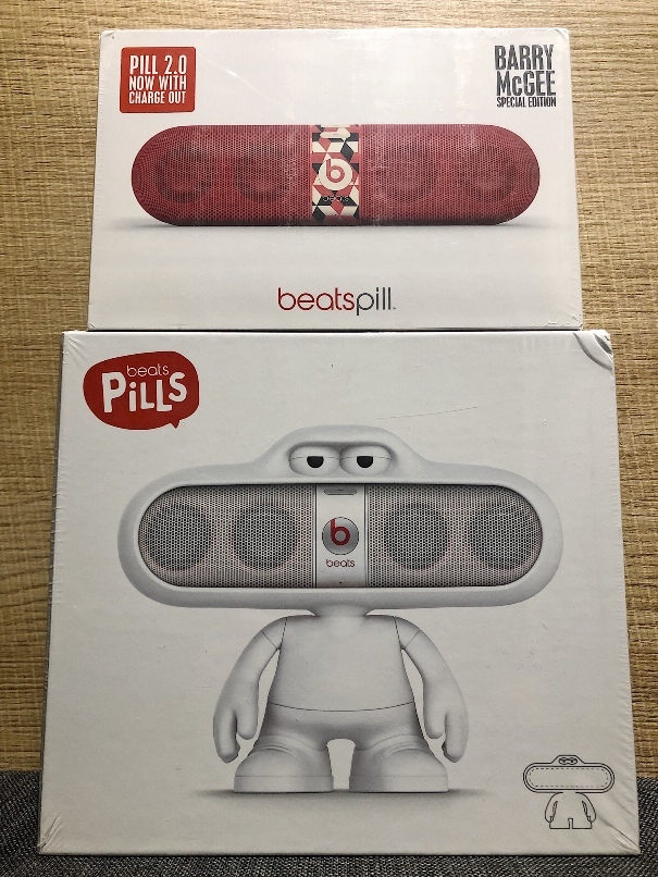 超罕見未開封全新商品Beats Pill 2.0藍牙x BARRY McGEE定製版音箱+藥丸架 原文:超レア 未開封 全新品 Beats Pill 2.0 Bluetooth x BARRY McGEE 別注版 スピーカー + Pills スタンド セット