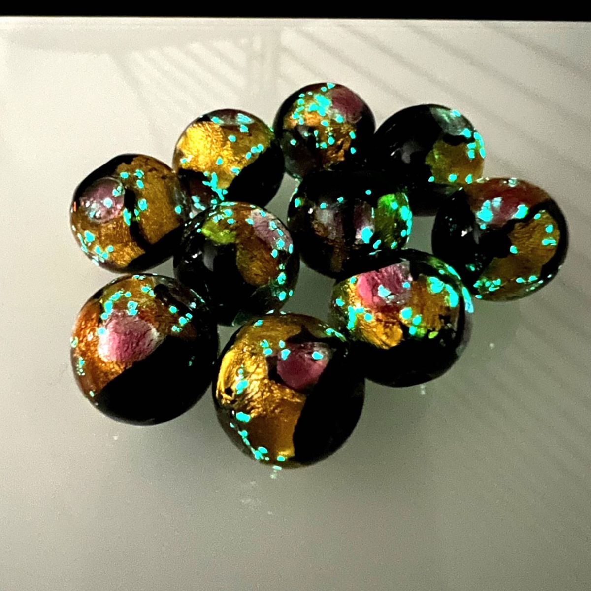 蓄光 ホタルガラス 8mm 10個セット ピンクゴールド沖縄とんぼ玉 とんぼガラス 沖縄とんぼ玉 とんぼガラス 