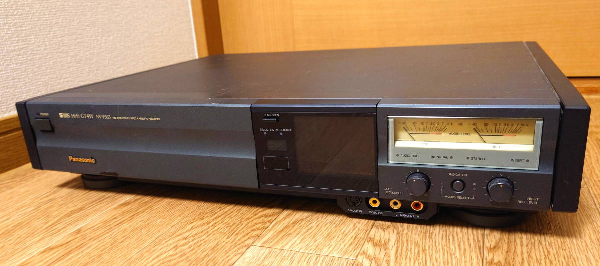 【ジャンク品】 Panasonic パナソニック S-VHS ビデオデッキ NV-FS65_画像1