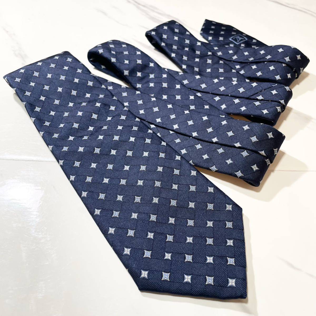 極美品 ネクタイ LOUIS VUITTON LV モノグラム 手裏剣 チェック 極美品 ネクタイ LOUIS VUITTON LV モノグラム 手裏剣 チェック