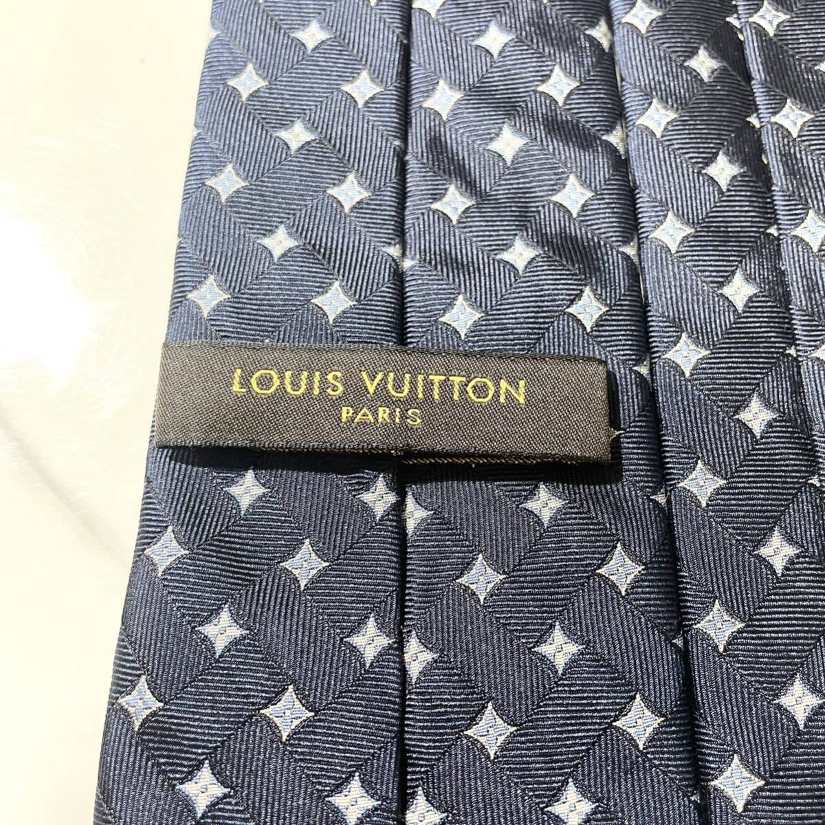 極美品 ネクタイ LOUIS VUITTON LV モノグラム 手裏剣 チェック 極美品 ネクタイ LOUIS VUITTON LV モノグラム 手裏剣 チェック