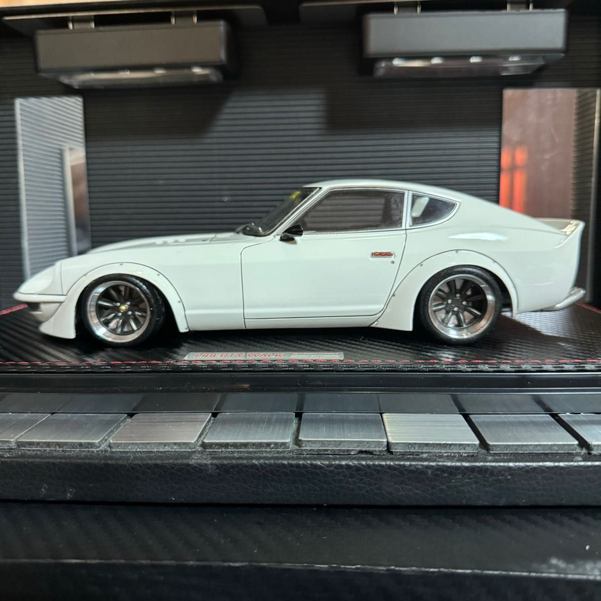 イグニッションモデル1/18LB−WORKSフェアレディZ (S30)カスタム品