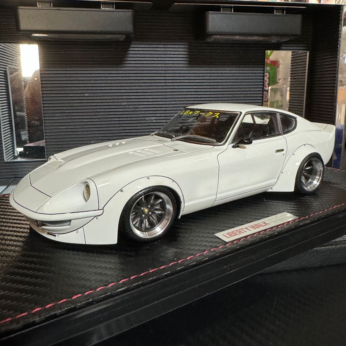 イグニッションモデル1/18LB−WORKSフェアレディZ (S30)カスタム品