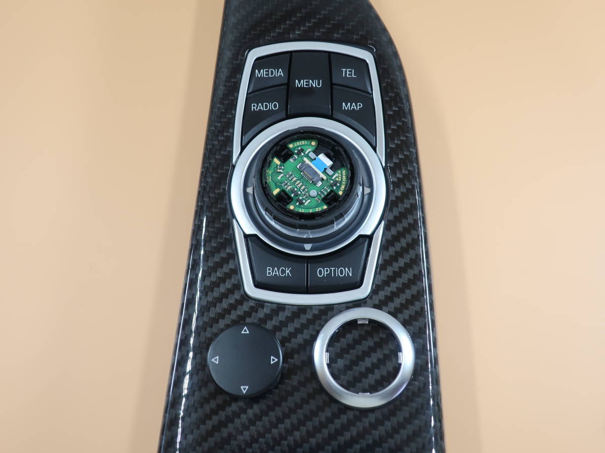 BMW用 idriveコントローラー ブラック ダイヤル パネル カバー F10F07F15F16F20F21F25F45F46F30F32F34F35F36F48F49F25F25 トリム_コントローラートップを外して取付です。