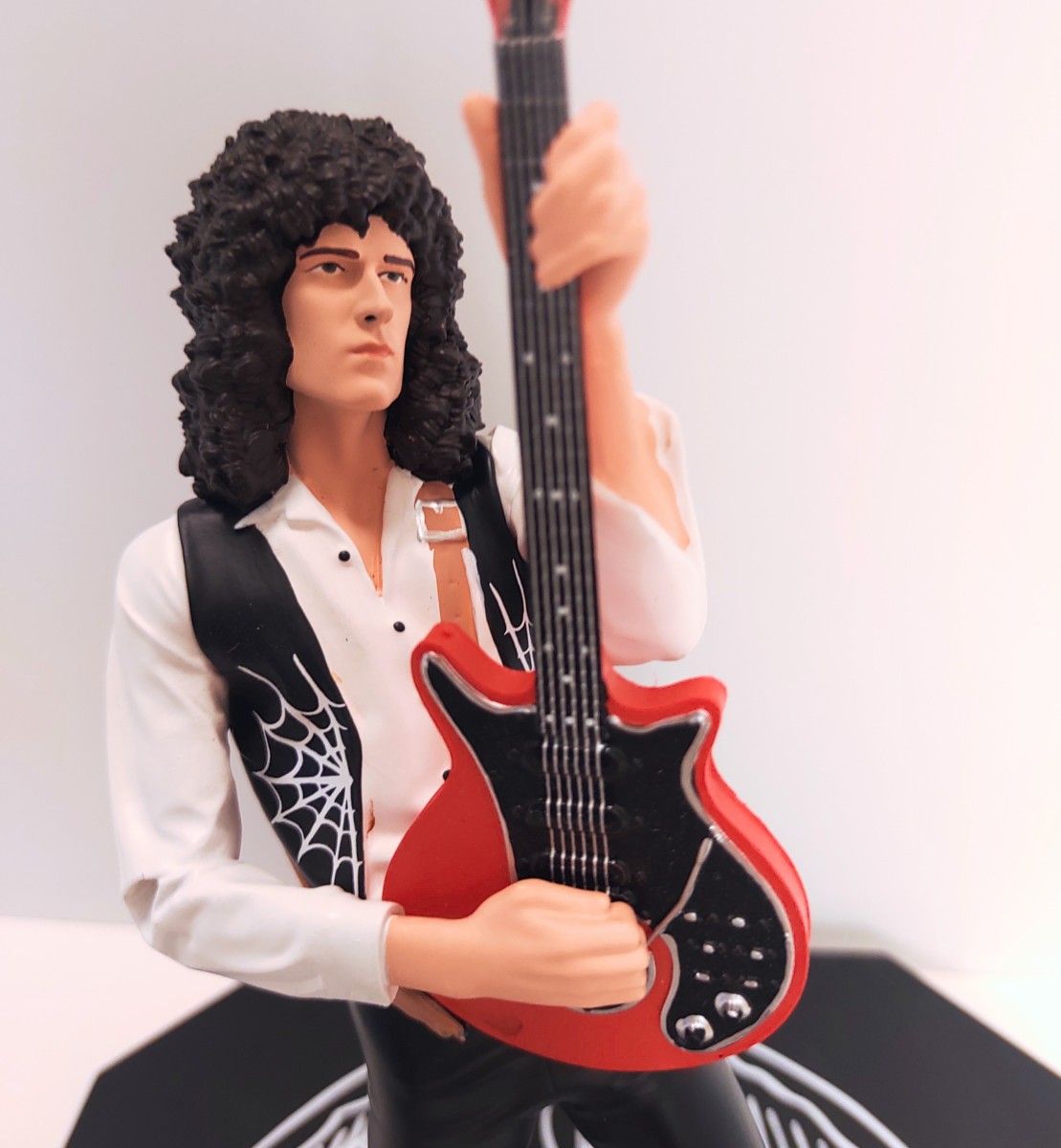 全信頼を寄せる QUEEN 新品 値下げ ブライアン・メイ PGS Iconz Rock フィギュア 芸能人、タレント