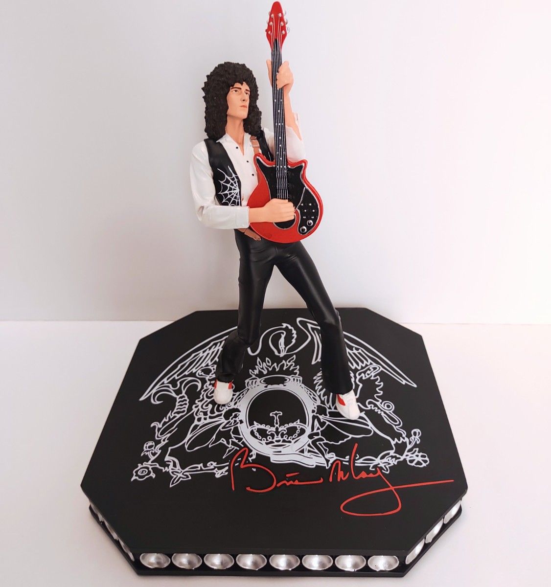 値下げ 新品 QUEEN ブライアン・メイ フィギュア Rock Iconz PGS 値下げ 新品 QUEEN ブライアン・メイ フィギュア Rock Iconz PGS
