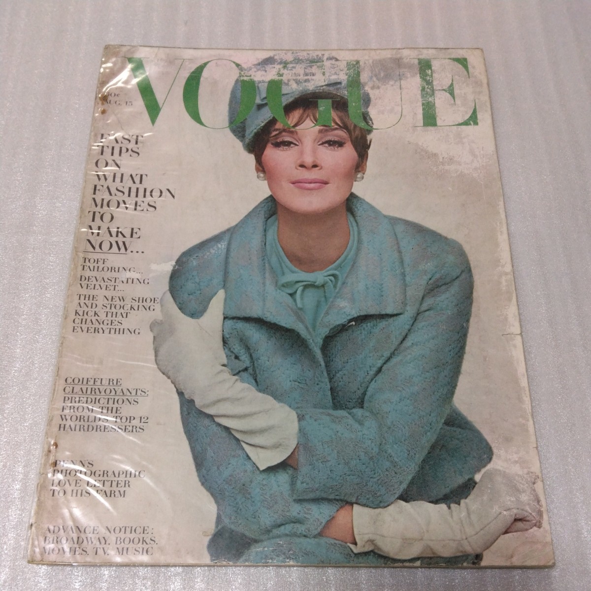 VOGUE　ヴォーグ　1963年　August 15 バート・スターン　デヴィッド・ベイリー　ホルスト　アーヴィング・ペン　ヴィンテージ_表紙/擦れ、汚れ、折れ、破れ