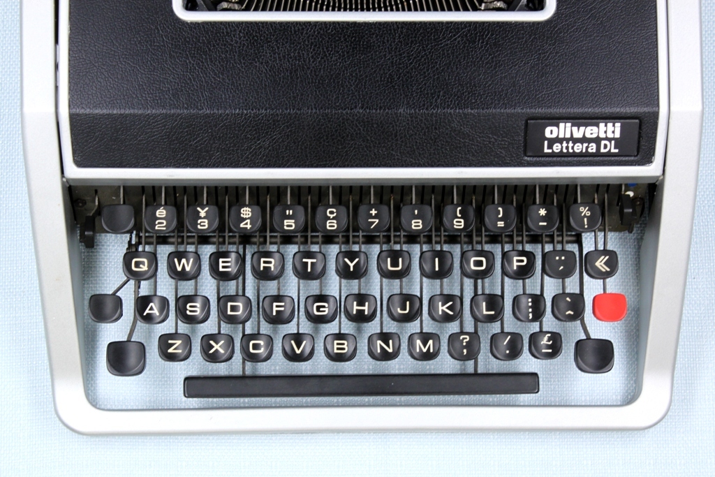 全文字印字確認済み Olivetti Lettera DL インターナショナル配列 英語 独語 仏語 印字見本参照 タイプライター typewriter ジャンク_説明欄の追加画像もご参照願います