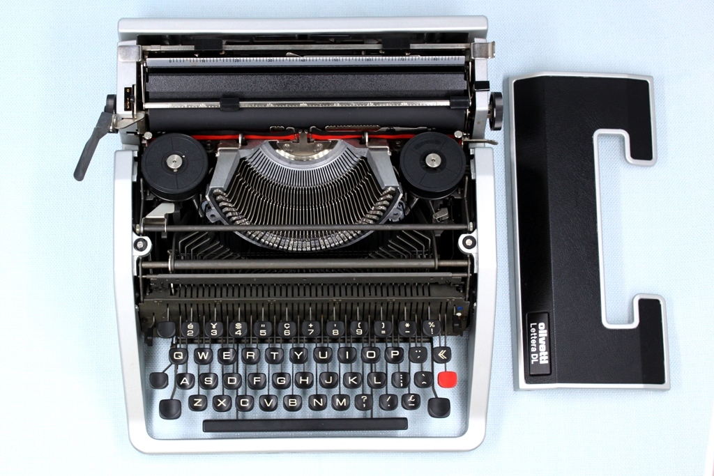全文字印字確認済み Olivetti Lettera DL インターナショナル配列 英語 独語 仏語 印字見本参照 タイプライター typewriter ジャンク_説明欄の追加画像もご参照願います