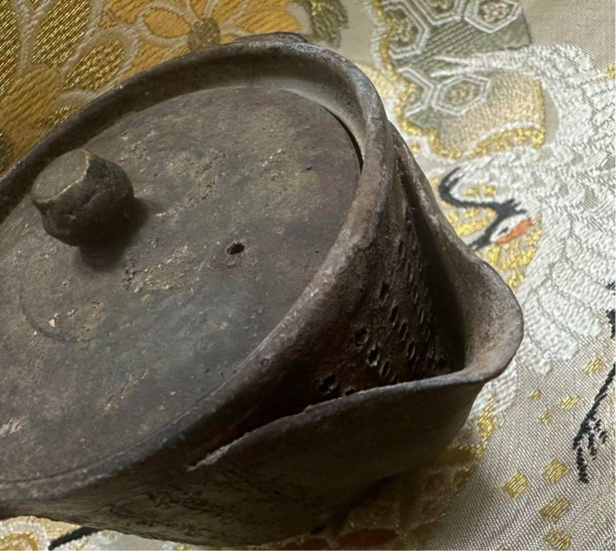  Bizen . bin small teapot small character carving heart . era thing antique 