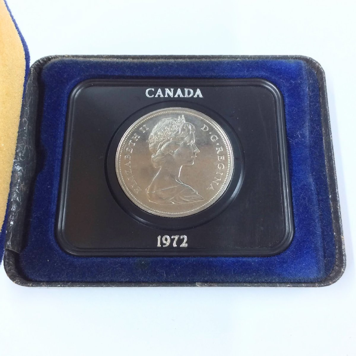 【三】CANADA　エリザベス2世　コイン　ケース入り　1972　1ドル　DOLLAR　コレクション　h2246-A_画像3
