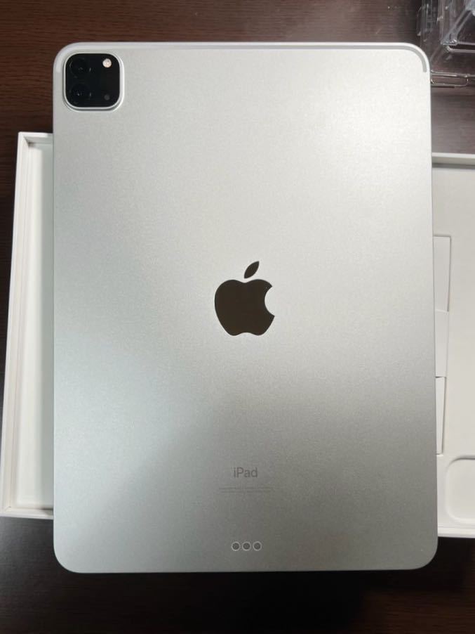 Apple iPad Pro 11インチ 第三世代 256GB WiFi シルバー美品　本体および元箱のみ_画像2