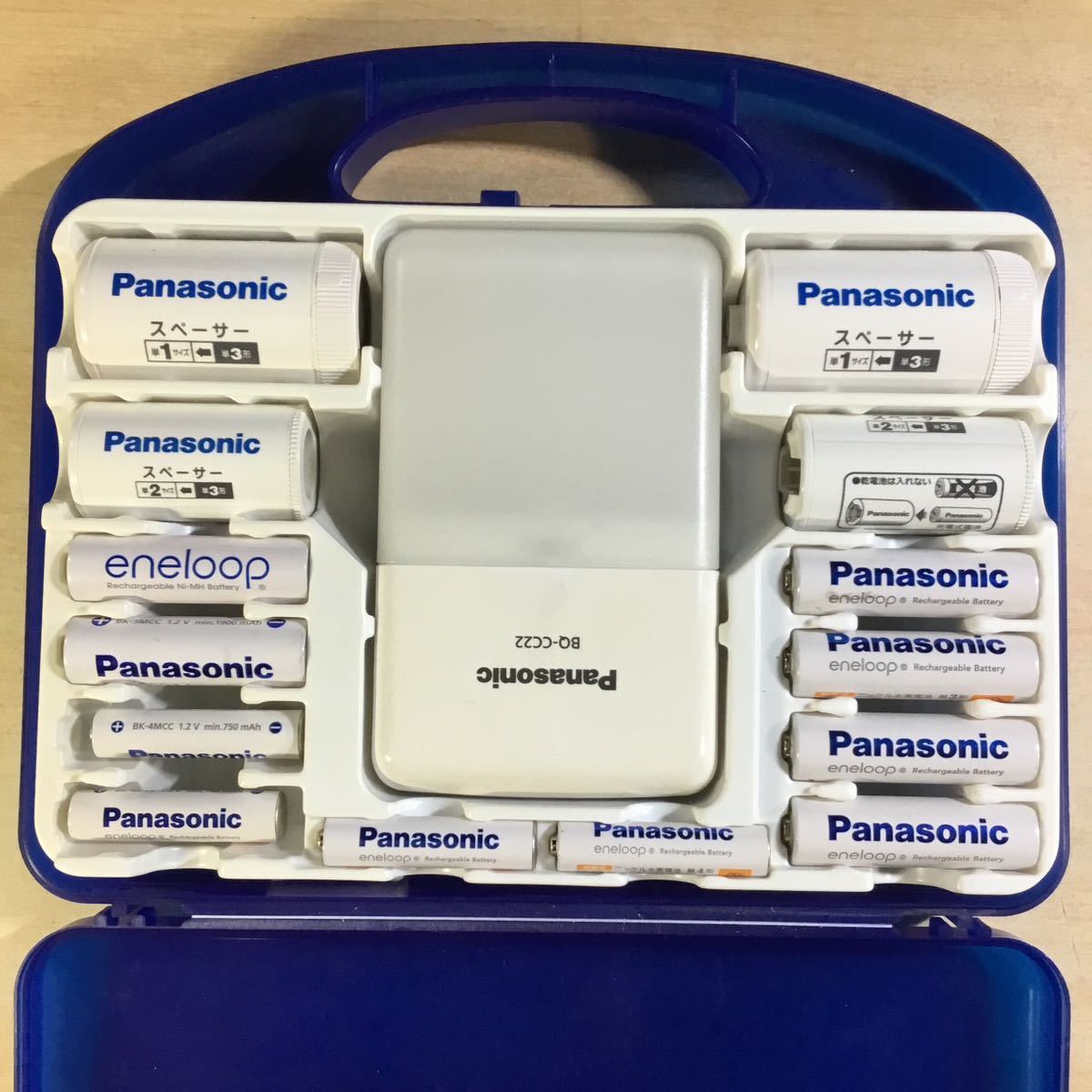 【送料無料】(111575C) Panasonic eneloop 充電式ニッケル水素電池 充電器セット 欠品あり 中古品_画像2