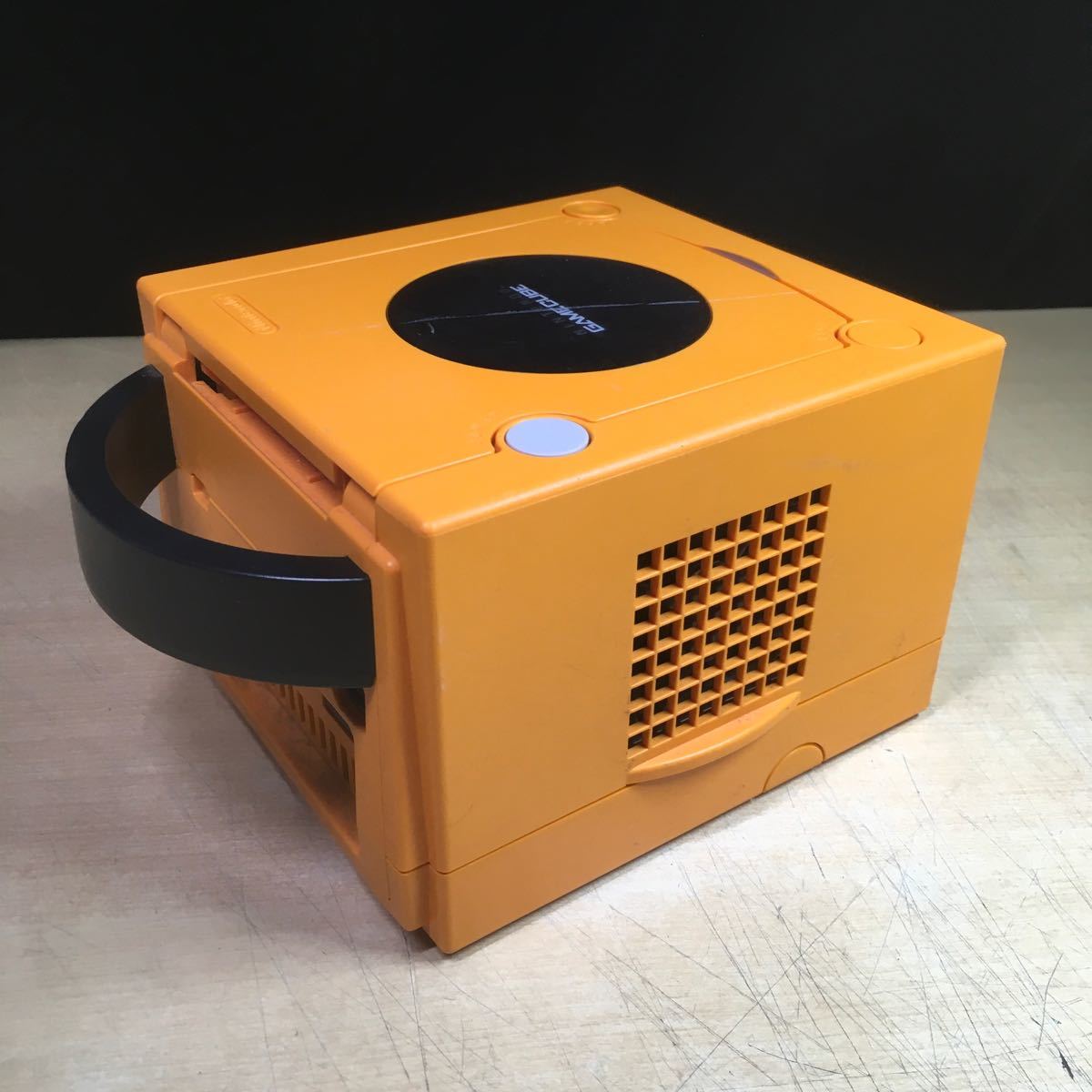 【送料無料】(111701) NINTENDO DOL-001 GAMECUBE ニンテンドー ゲームキューブ 本体のみ 中古品_画像3