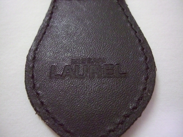 新品 未使用★ローレル laurel★c30 c130 c230 c31 c32 c33 c34 c35★純正品 純正オプション キーホルダー★非売品 旧車 当時物 ブタケツ_画像3