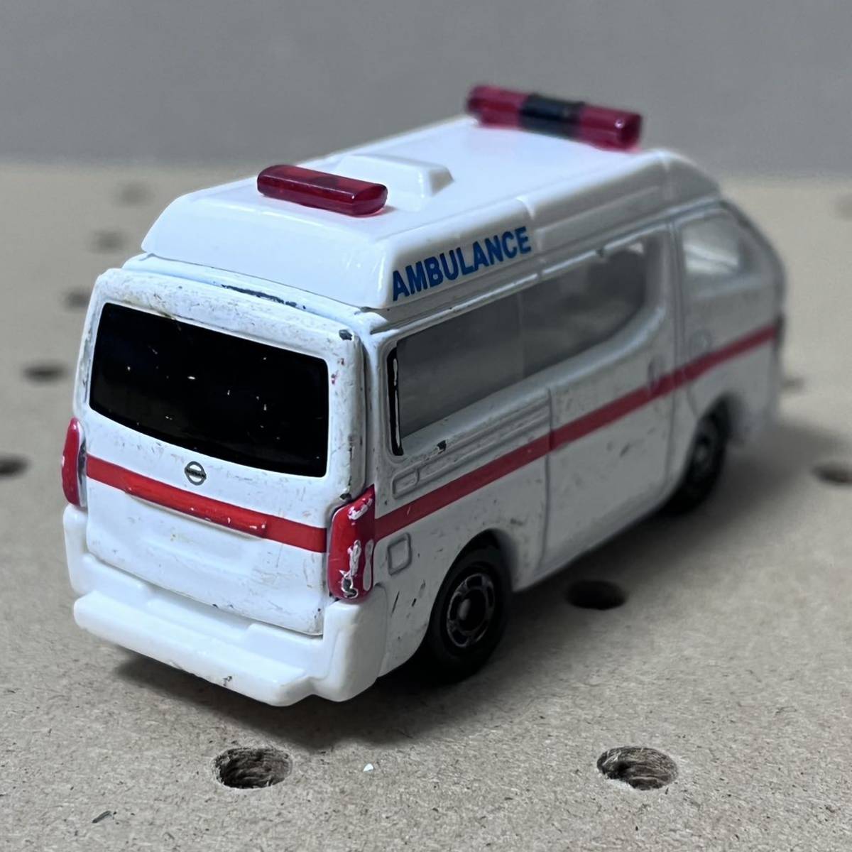 トミカ 日産キャラバンNV350救急車 絶版　ルース_画像2