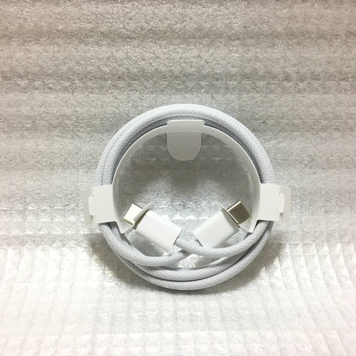 ■ 未使用 Apple 純正品 編み込み式USB-C充電ケーブル 1m MQKJ3FE/A A2795 iPad MacBook アップル 編込み タイプC TYPE-C 付属品_画像2