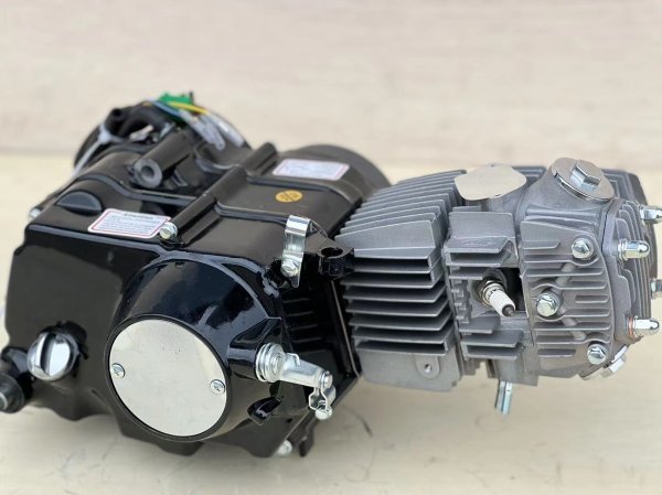 本体黒色　110CCマニュアルクラッチエンジン カブ モンキー ゴリラ DAX シャリー ATV 修理交換用12V キャブレター付属品　キック式_画像1