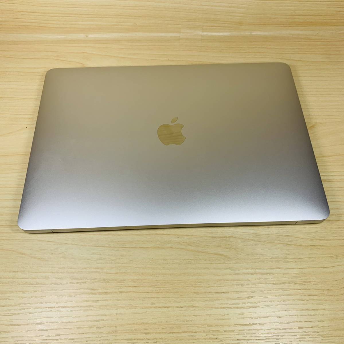 美品 MacBook Air 13インチ 2020年 M1 / 8GB / 256GB A2337 バッテリー最大容量99% シルバー ノートPC P121-39923_画像1