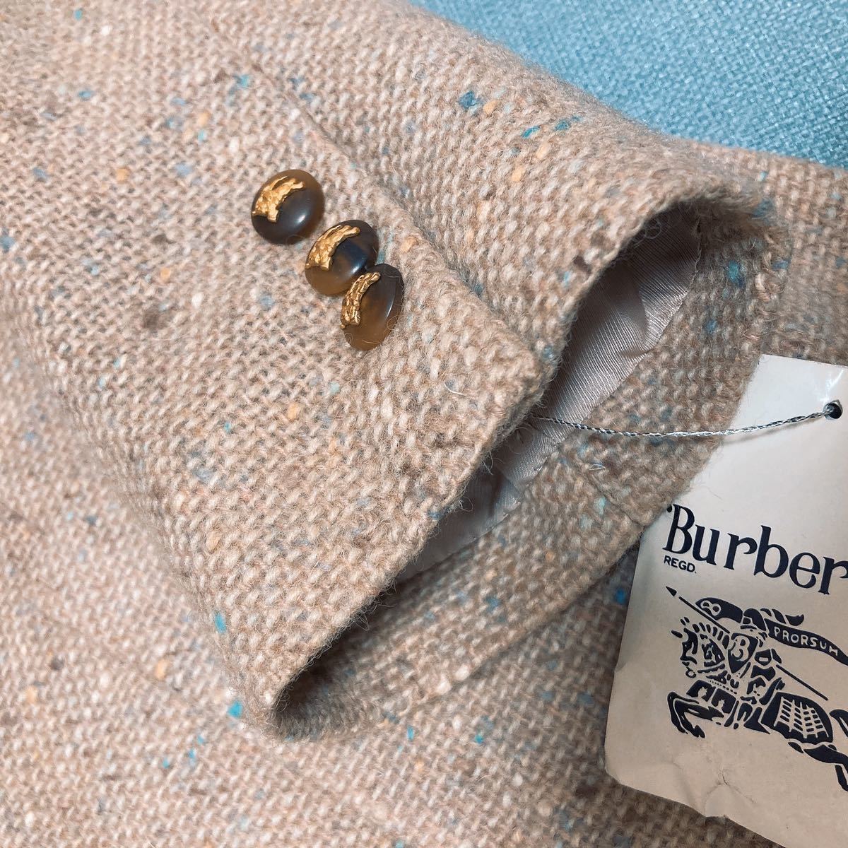 未使用 美品 Burberrys バーバリー スカートスーツ ツイードスーツ セットアップ ホース刺繍 金ボタン 襟スウェード ベージュ系 1円_画像7