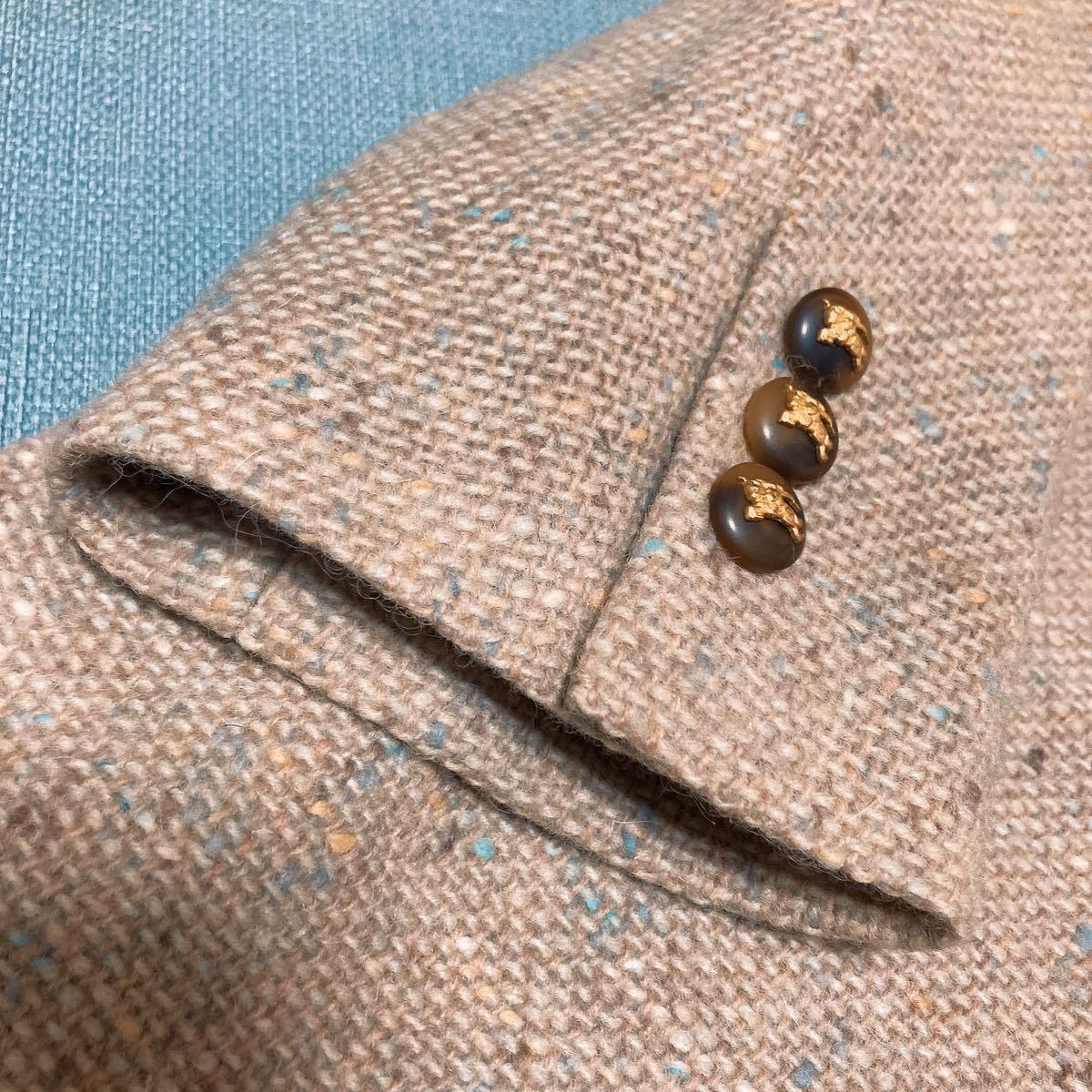 未使用 美品 Burberrys バーバリー スカートスーツ ツイードスーツ セットアップ ホース刺繍 金ボタン 襟スウェード ベージュ系 1円_画像6