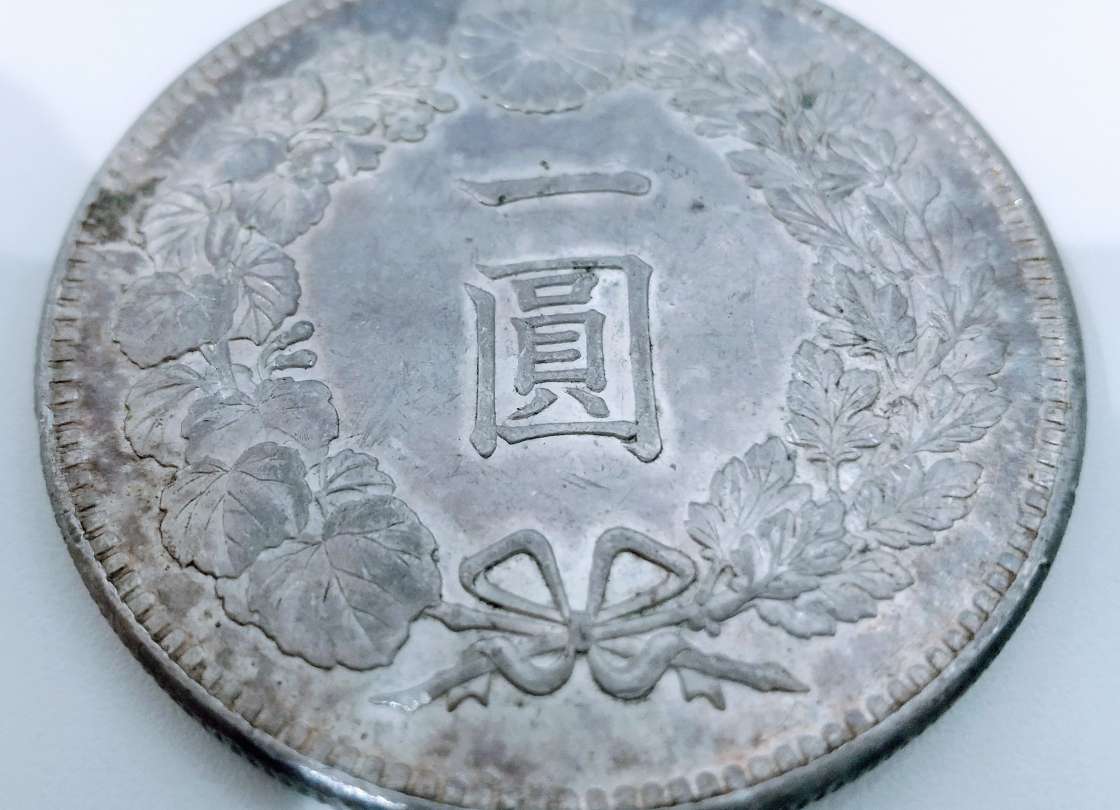 #Y6770　明治38年　1圓銀貨　SG値10.19　26.9ｇ　_画像3