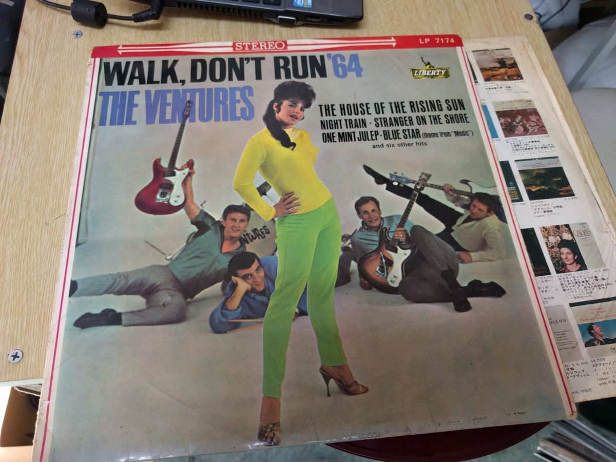 ★ペラジャケ　赤盤　LP　ベンチャーズ　THE VENTURES/WALK,DON'T RUN '64　　Used_画像1