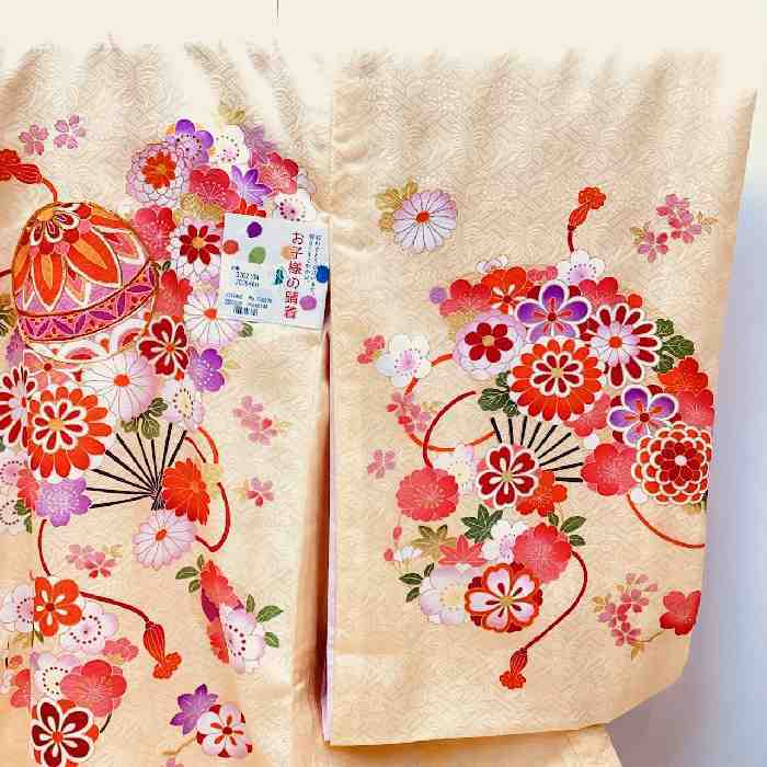 o. three . girl kimono ug310 production put on the first put on celebration put on cream color flower hand . writing sama made in Japan new goods postage included 