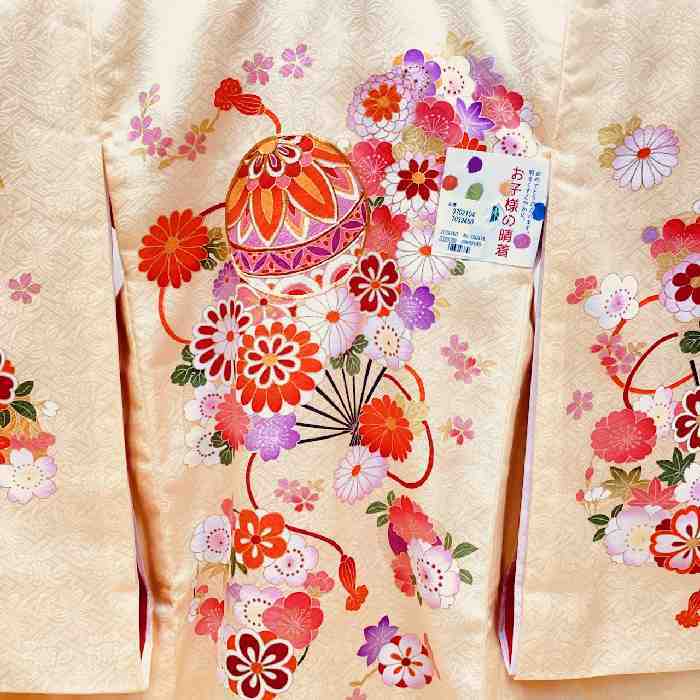 o. three . girl kimono ug310 production put on the first put on celebration put on cream color flower hand . writing sama made in Japan new goods postage included 