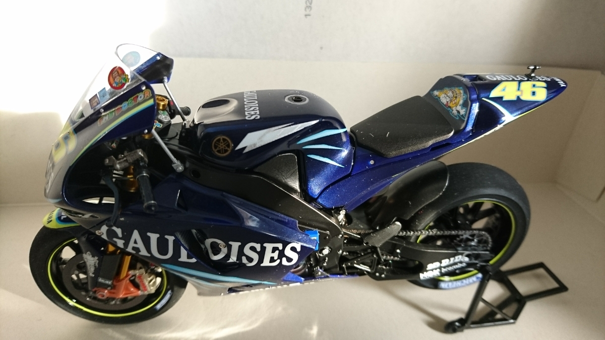 Tamiya 1/12雅馬哈YZR-M1 \x26#39;04 No.46 Valentino·Rossi組裝已經安裝好的零件 原文:タミヤ1/12 ヤマハ YZR-M1'04 No.46 バレンティーノ・ロッシ 組立塗装済 ディテールアップパーツ組込み済