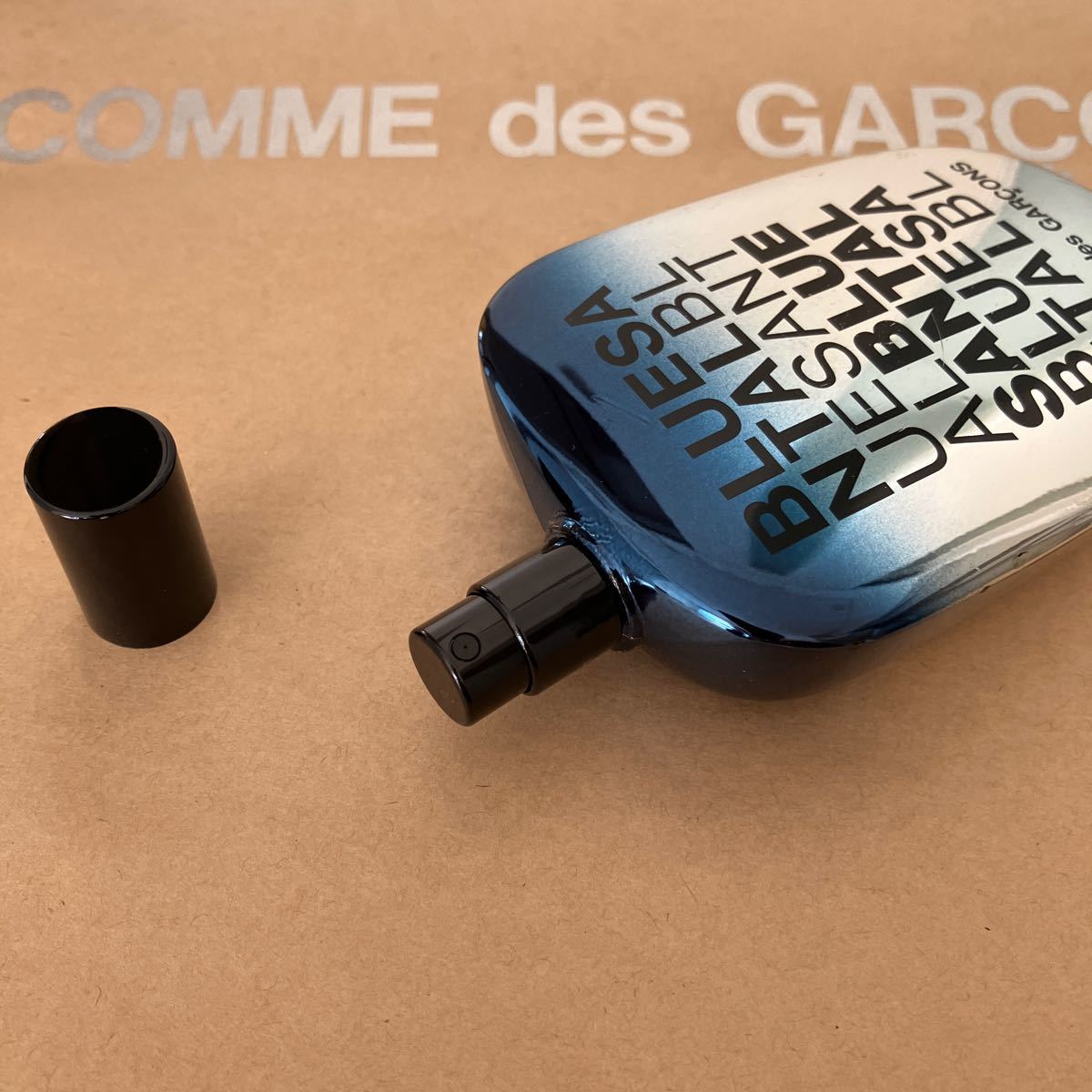 コムデギャルソン 香水◆COMME des GARCONS Parfum BLUE SANTAL ブルー サンタル◆100ml オードパルファム 残量多め 香りのお試しに _画像1