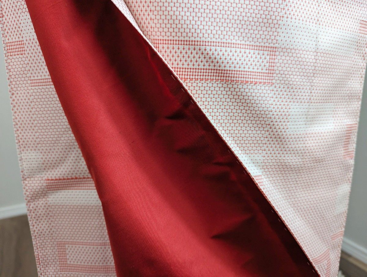 【袷】正絹 紬小紋 身丈161.5裄64 白地に赤 美品 未使用品