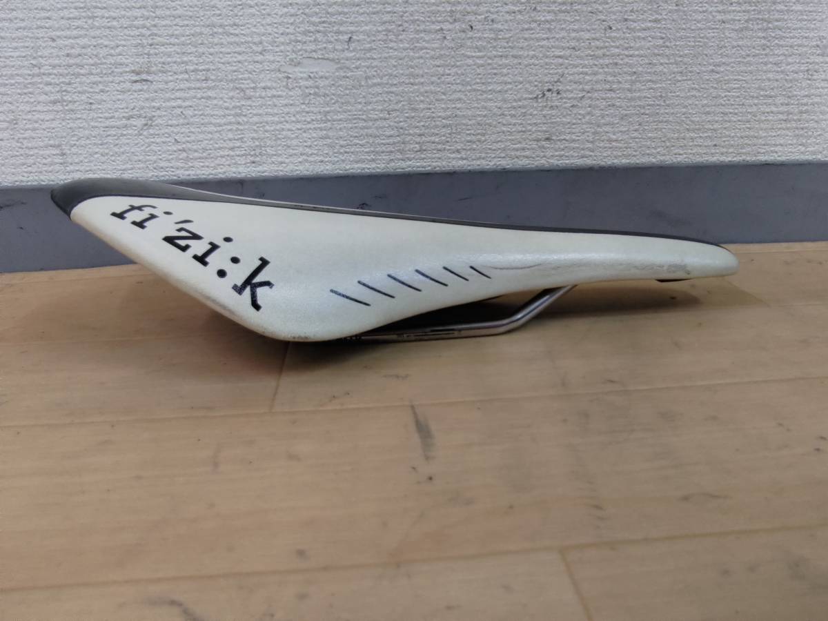 ■ 1円スタート売切り!! ■ Fizik フィジーク サドル 送料520円!! ロードバイク 同梱発送承中!!_画像2