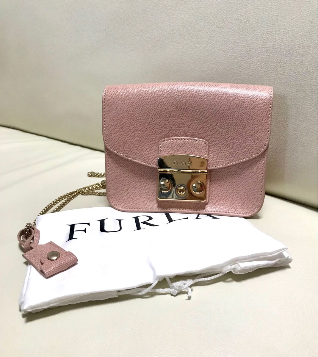 FURLA 鍵付き　フルラ メトロポリスミニクロスボディショルダーバッグ　美品