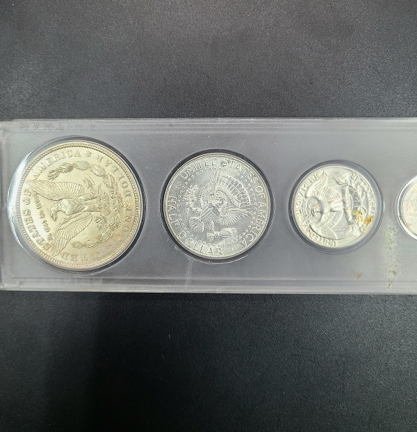 アメリカ合衆国 コイン6枚セット 1921 モルガンダラー銀貨入 ミントセット ケネディ リバティ銀貨 ハーフダラーなど 米国 ケースの画像5