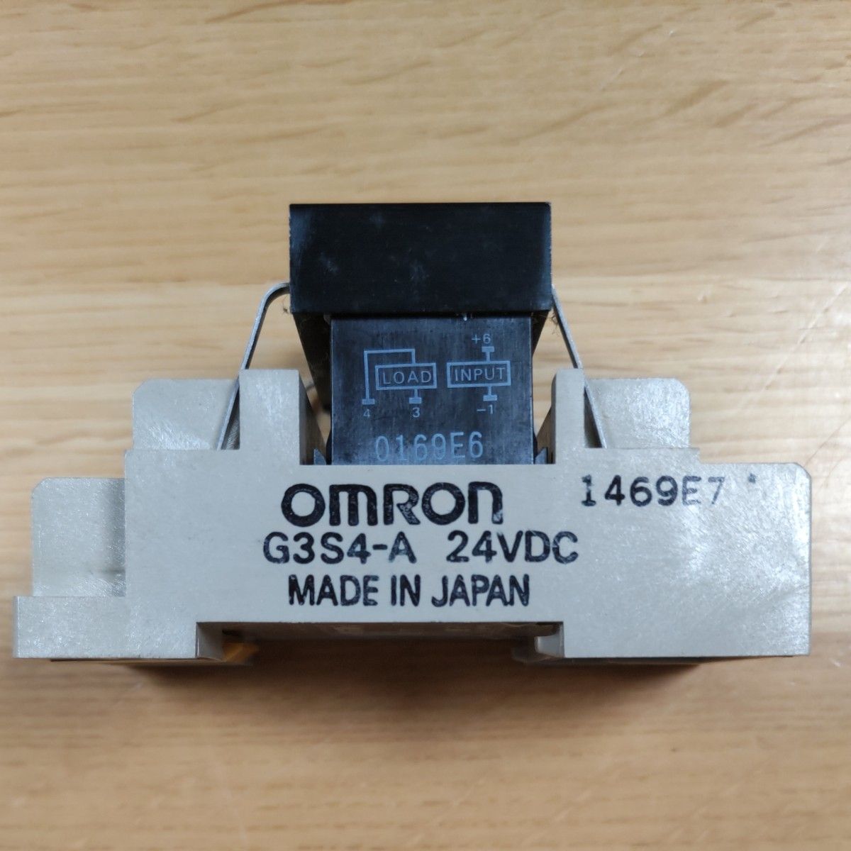 オムロン　小型 SSR　G3S4 - A　24v DC　中古品　