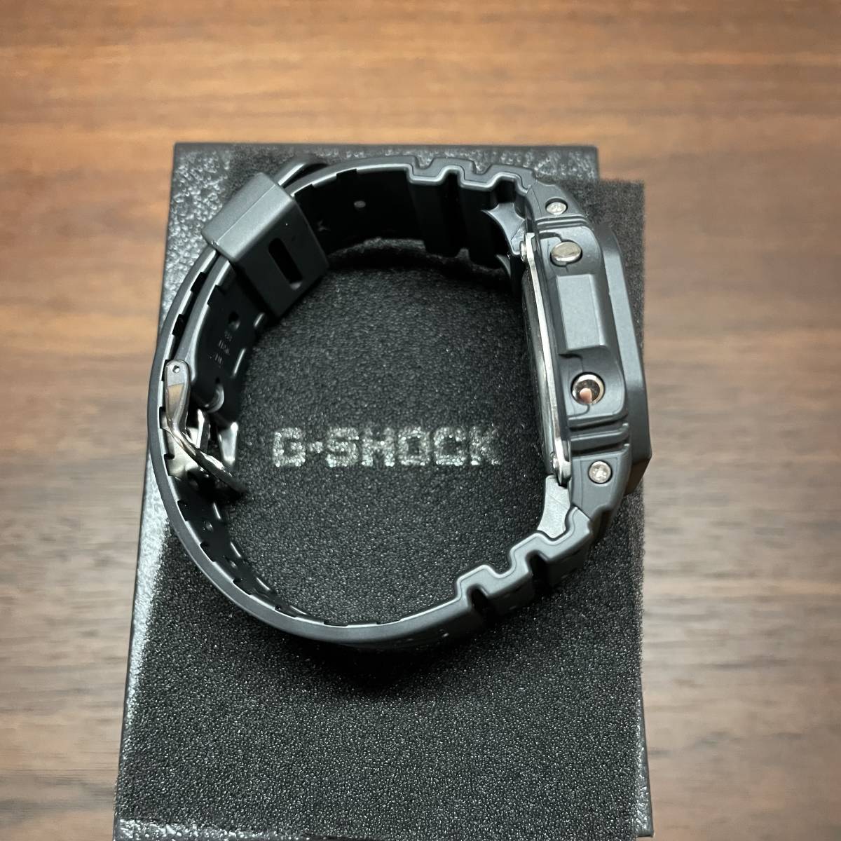 極美品 タグ有り 国内正規品 CASIO G-SHOCK G-5600UE-1JF タフソーラー ワールドタイム スーパーイルミネーター 高輝度LEDライト_画像3