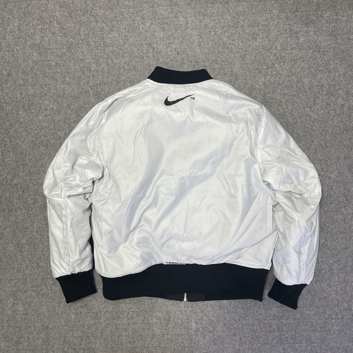 2XLサイズ ★ 新品 ナイキ ボンバージャケット ビック スウッシュ MA-1 MA1 中綿 黒 NIKE SWOOSH BOMBER JACKET DR7021-010 3L XXL_画像8