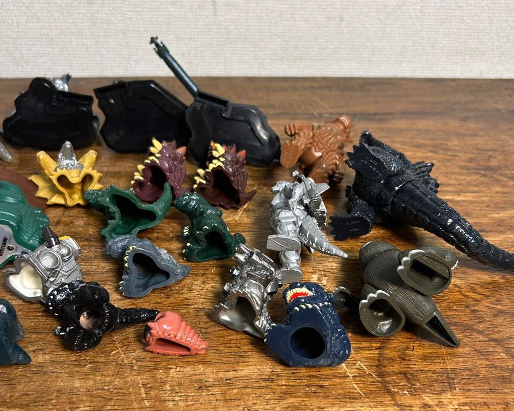 ゴジラ等 色々まとめて 28点 怪獣 ミニフィギュア ソフビ 指人形 レトロ GODZILLA 玩具 東宝 グッズ フィギュア 消しゴム ゴムボール_画像9