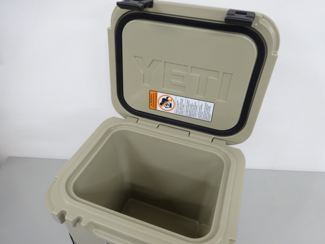 美品 YETI イエティ COOLERS ROADIE 24 ローディ クーラーボックス 保冷 アウトドア キャンプ_画像6