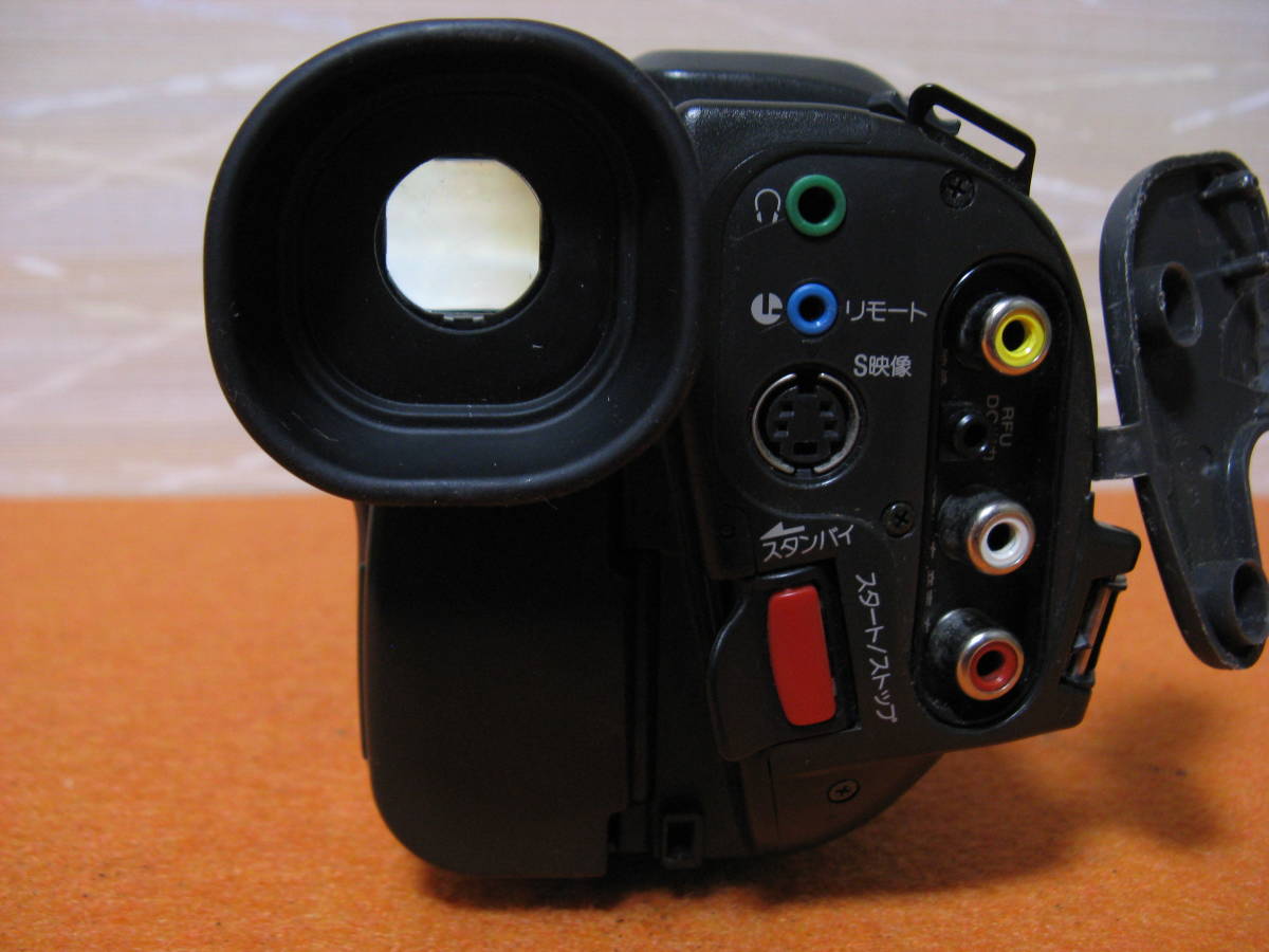 テープ再生・撮影OK！☆SONYのHi8/8ミリビデオカメラ/CCD-TR3☆再生良好でダビングに最適です！_カメラのAVコードの接続部分です