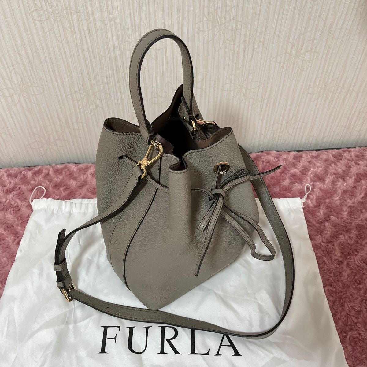 FURLA コスタンザ 巾着 ハンドバッグ レザー ショルダーバッグ トートバッグ リボン シンプル